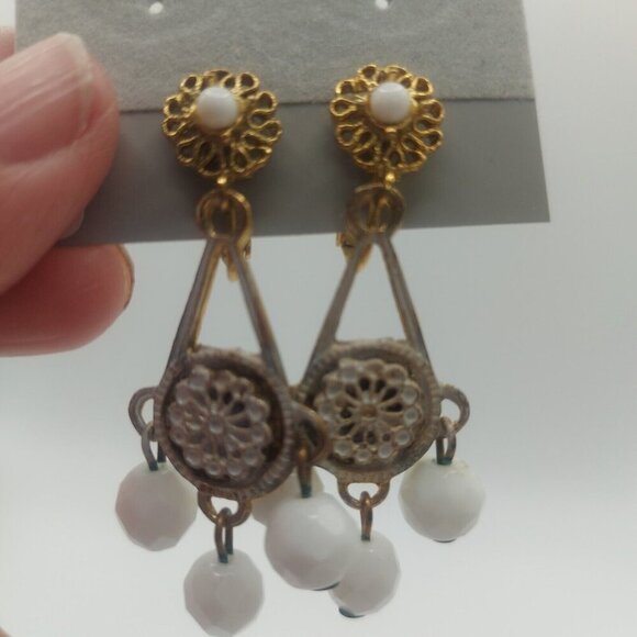Vintage DANGLING White CHANDELIER EARRINGS Clip On Estate - Picture 3 of 6
